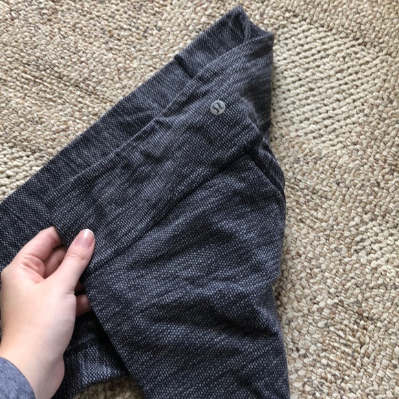Lululemon cropped yoga pants - Picture 3 of 4